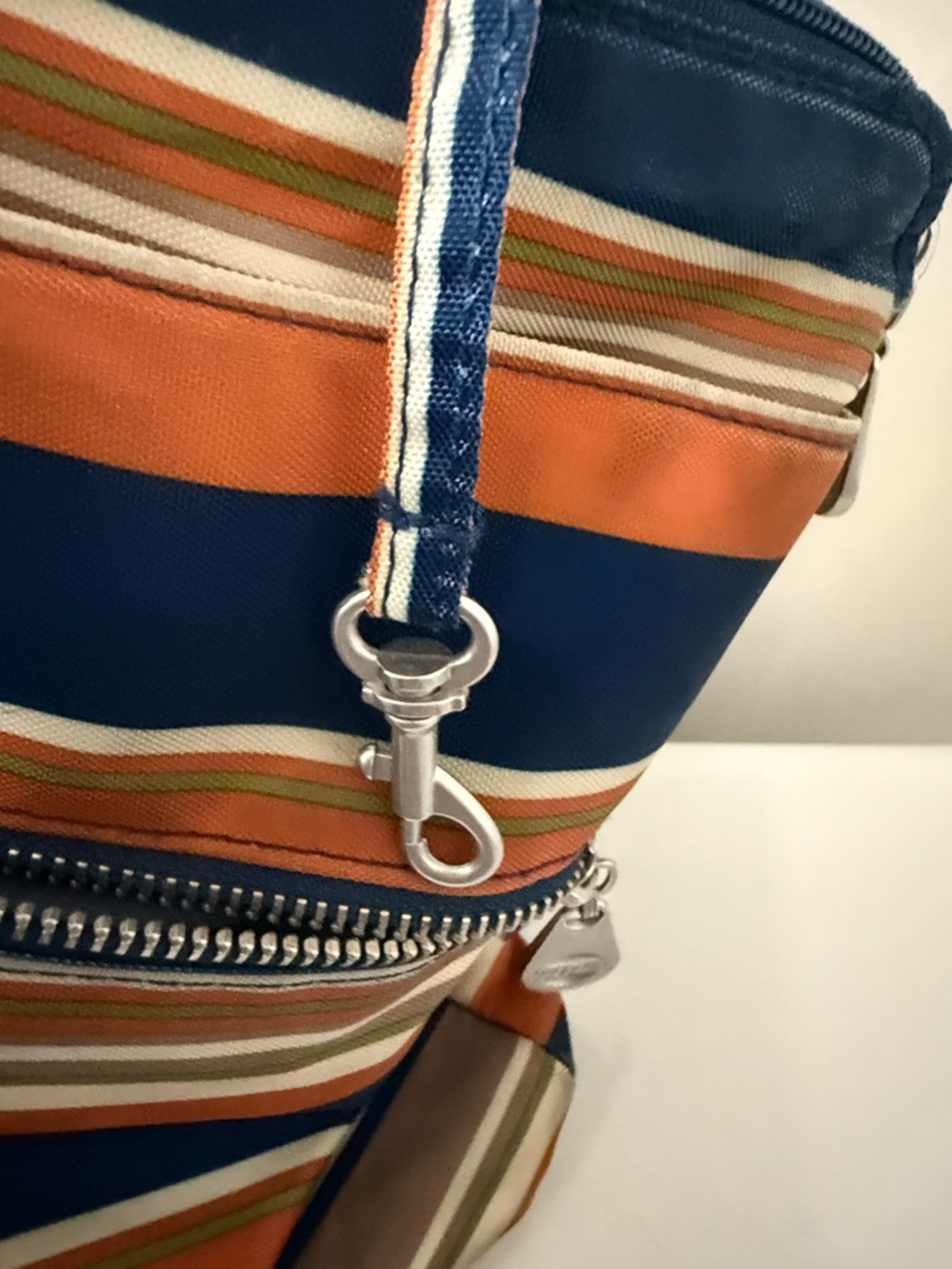 baggallini Striped Blue Orange Crossbody Bag Adjustable Strap Silver Hardware Z… - Picture 8 of 8